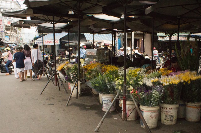 Nha Trang Vietnam Marketplace Flower Vendor