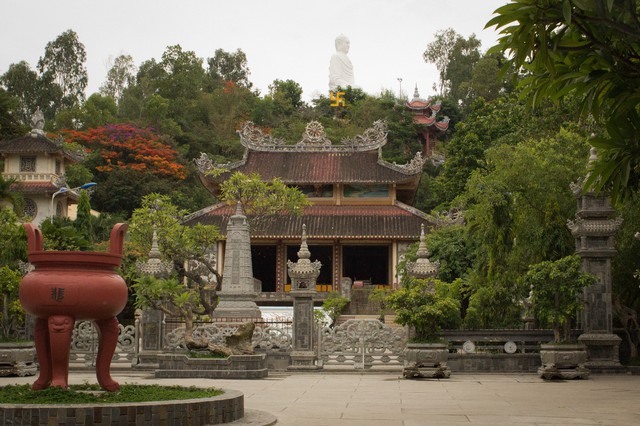Long Son Pagoda Entryway facing White Buddha